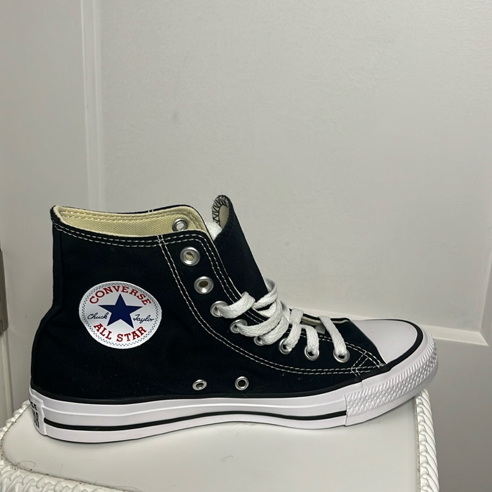 NEW! Never worn Unisex Chuck Taylor All Star Canvas
